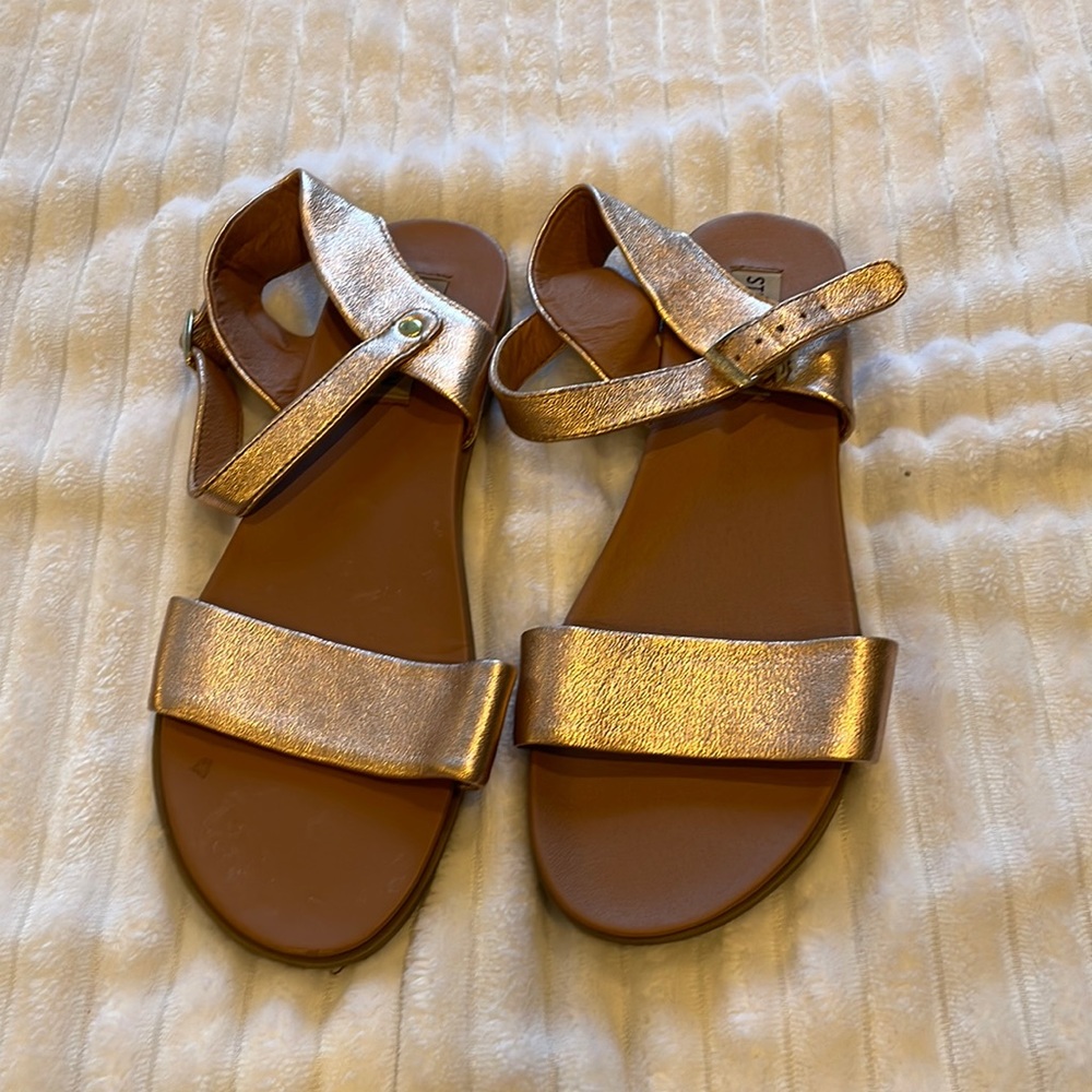 Rose gold Steve Madden sandals ❤️